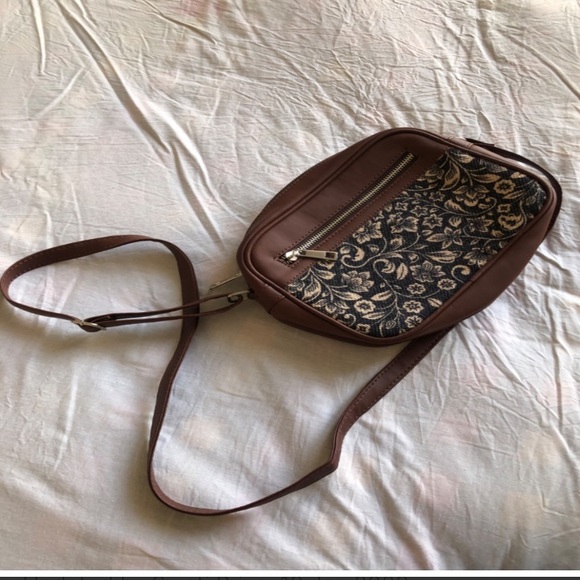 Brand new zouk utility sling floral bag - Picture 3 of 6